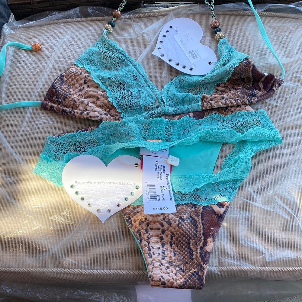 Beach Bunny swimwear size large bottom and medium top